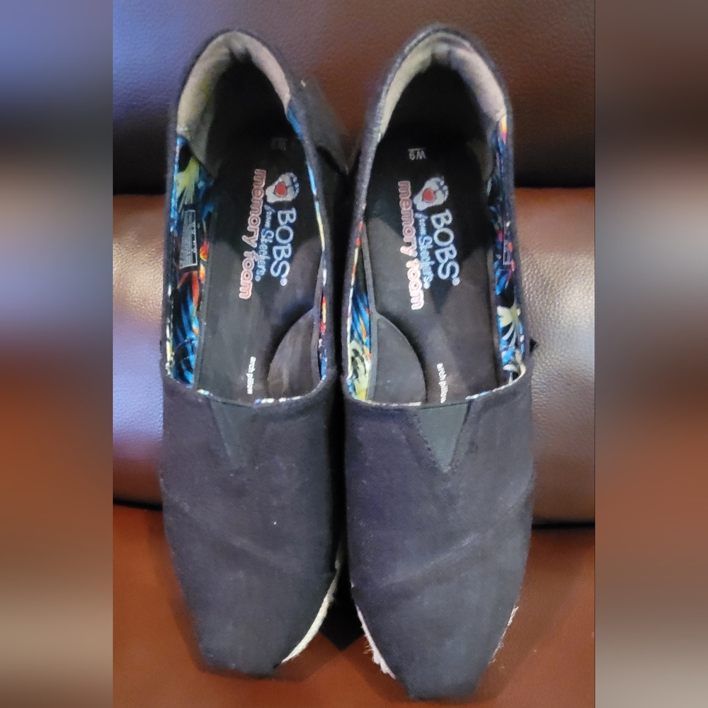 Bobs Skechers casual memory foam ladies canvas espadrilles; Size 9M